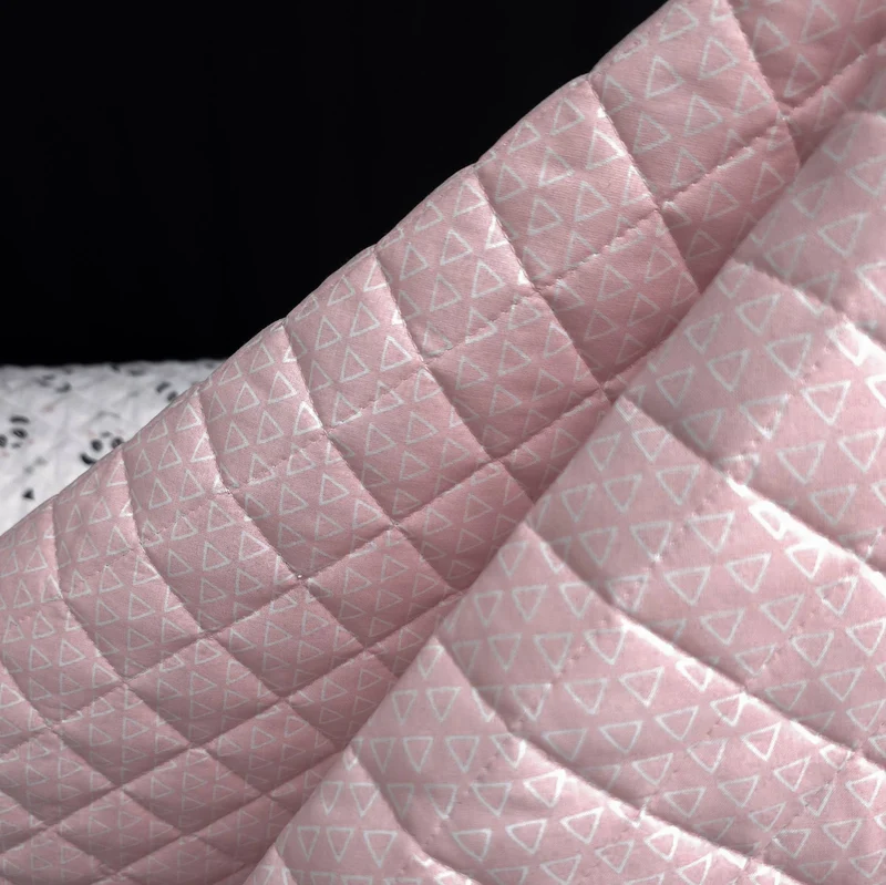 Coton matelassé réversible | Panda & Triangles blush | Rose doux
