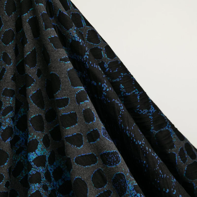 Jacquard tricoté motif reptile | Noir & bleu | Deadstock de designer Nadya Toto