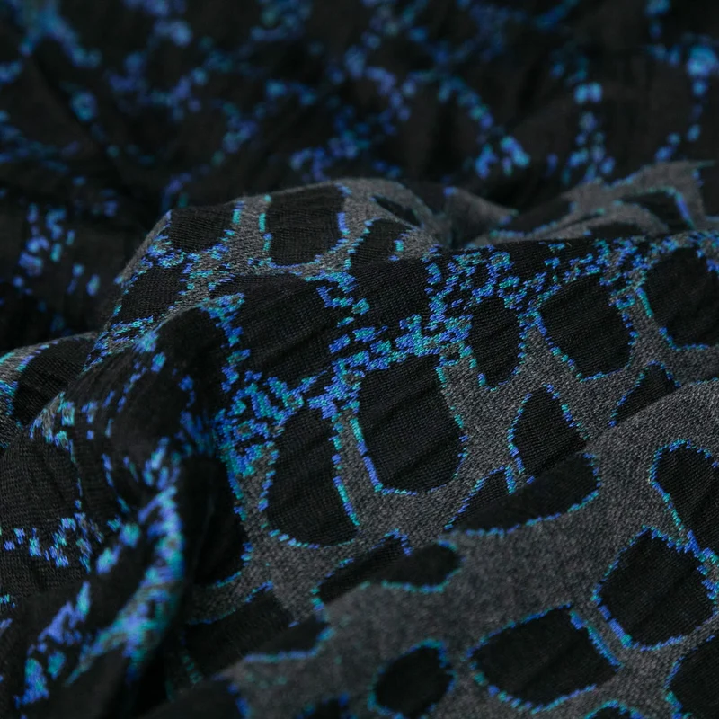 Jacquard tricoté motif reptile | Noir & bleu | Deadstock de designer Nadya Toto