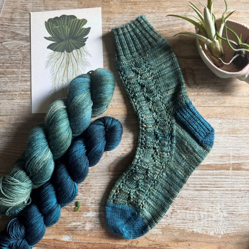 Garter Vines Socks | Knitting pattern and knitting kits
