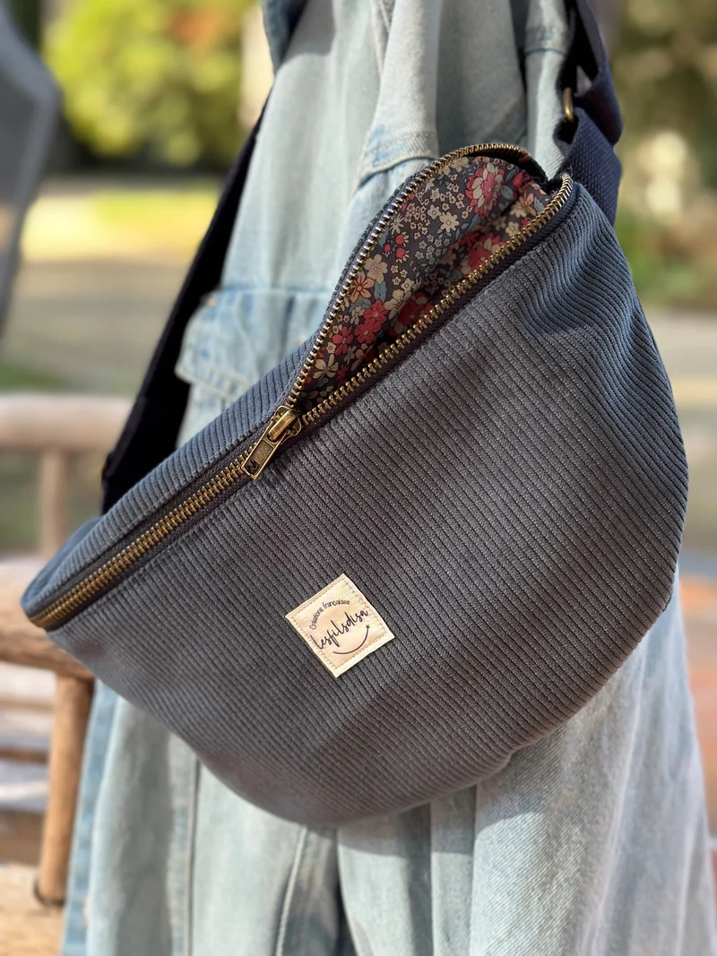 Sac banane en velours côtelé bleu canard