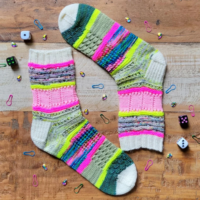 Lace Gamer Socks - Knitting pattern and knitting kits