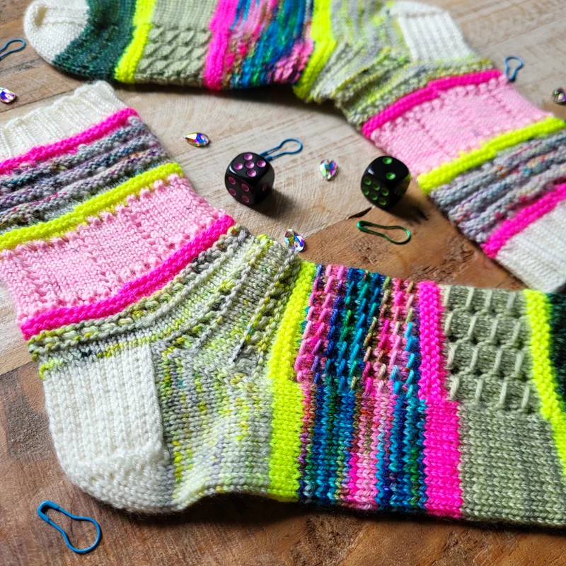 Lace Gamer Socks - Knitting pattern and knitting kits