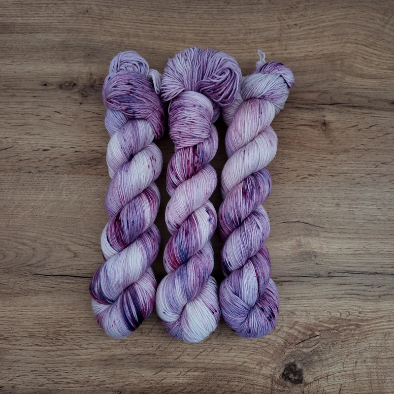 Écheveaux de laine teints à la main • Purple Dragon