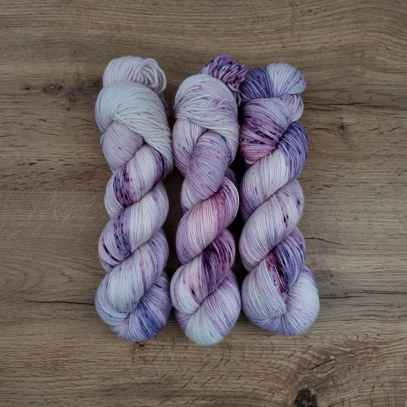 Écheveaux de laine teints à la main • Purple Dragon