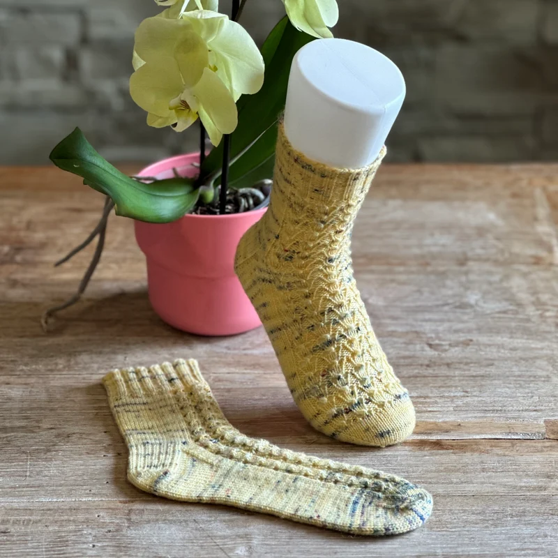 Summer Lovers Socks - Knitting pattern and knitting kits