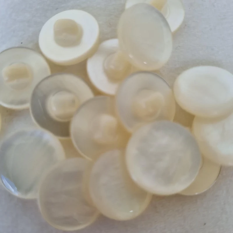 Boutons à pied nacrés 15 mm – Noir et Blanc – Finition brillante