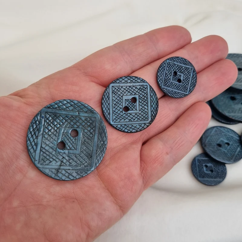 Boutons en Coquille de Noix de Coco Gravés au Laser – Motif Géométrique vert océan – 22 mm , 30 mm , 40 mm