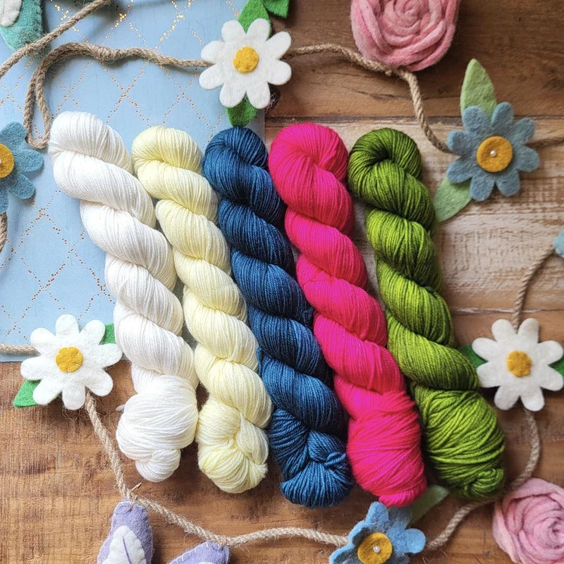 Some-bunny to Love Socks | Knitting pattern and knitting kits