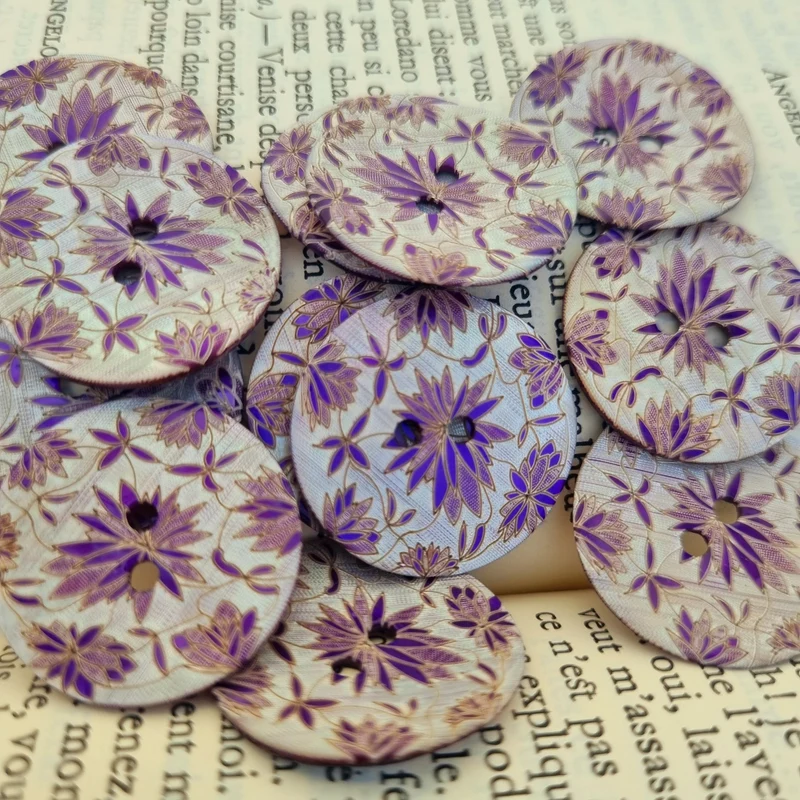 Boutons en nacre gravée – Motif floral – 2 trous – 22 mm & 34 mm