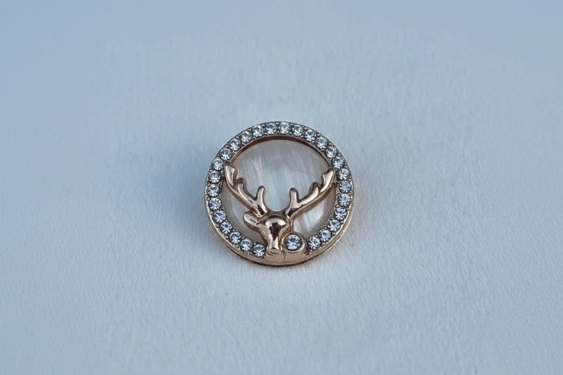 Boutons 18 mm en métal de luxe, motif cerf élégant, avec accents strass