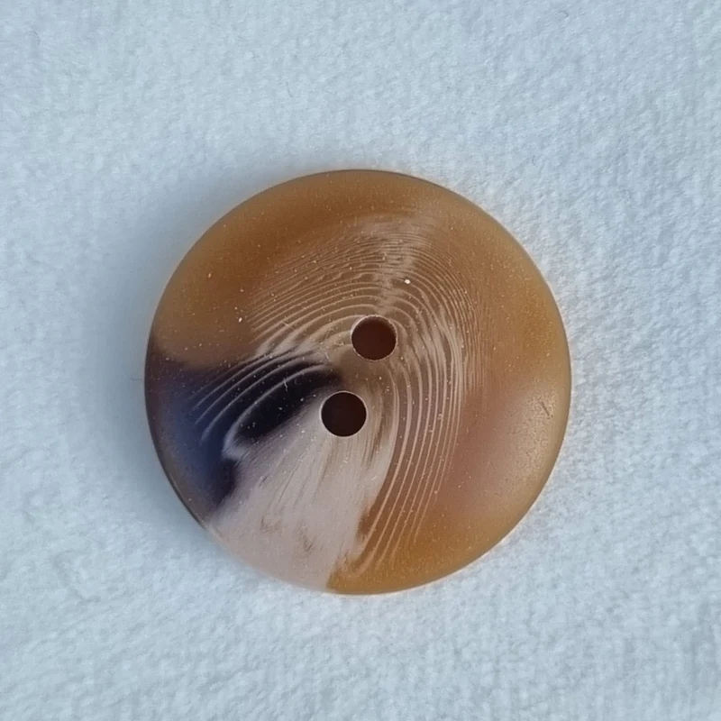 Boutons : 22 mm polyamide 2 trous imitation résina
