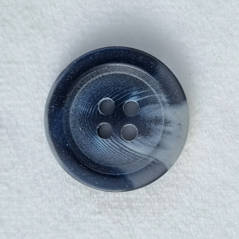 Boutons : 15 mm polyamide 4 trous imitation résina