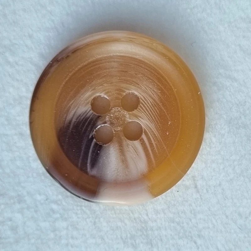 Boutons : 15 mm polyamide 4 trous imitation résina