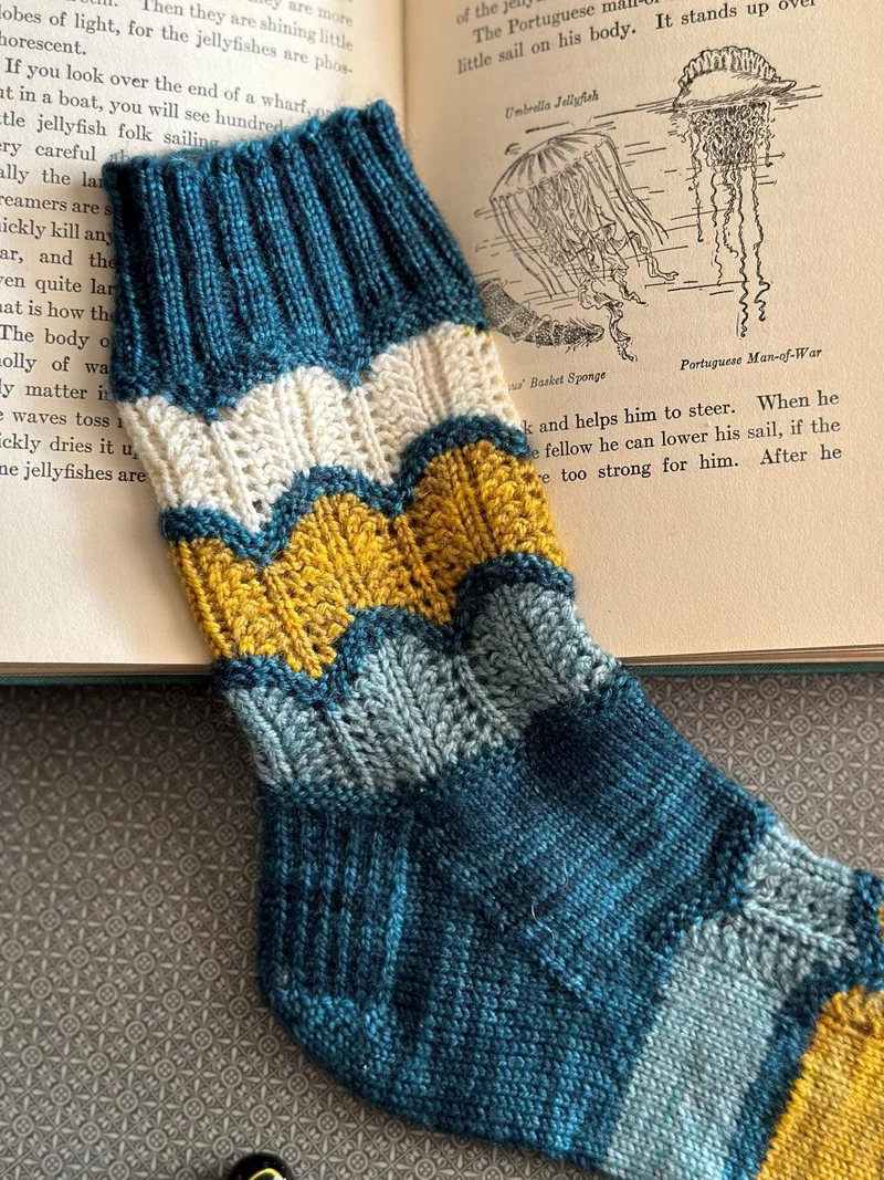 Wave Over Wave Socks - Knitting pattern