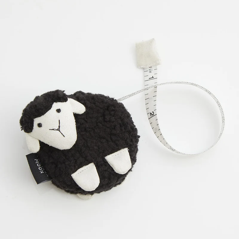 ruban à mesurer en forme de mouton, lanterne et lune