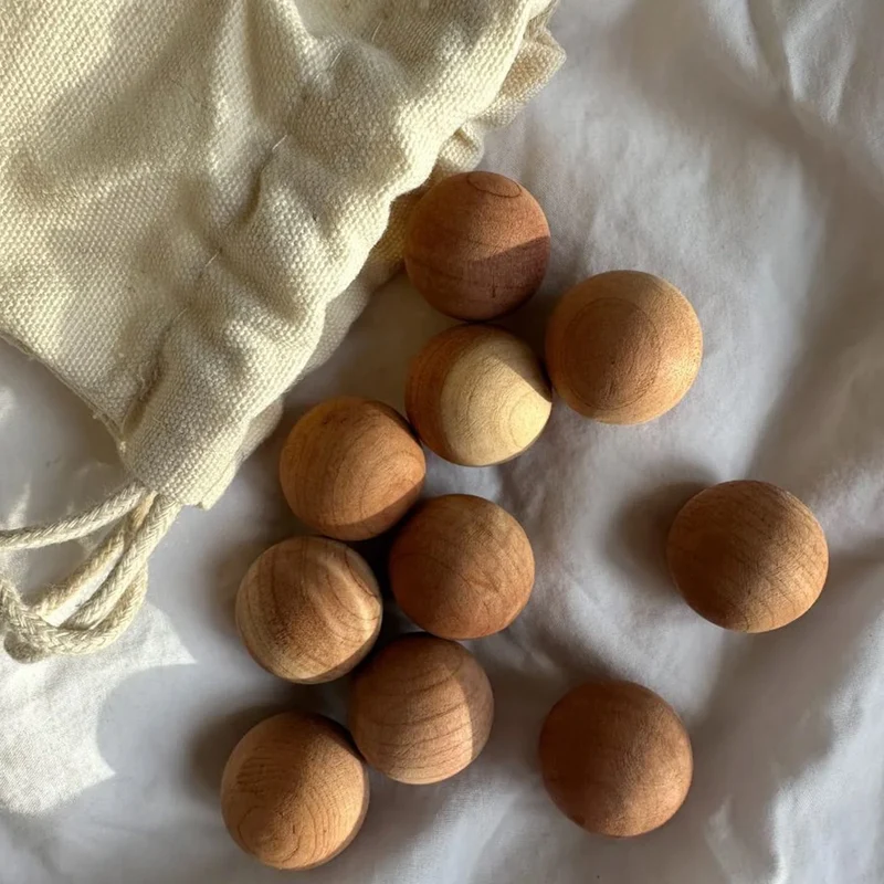 Boules de bois de cèdre - PetiteKnit