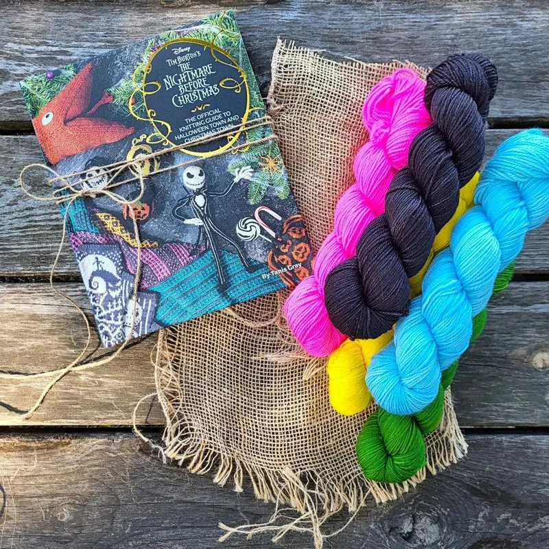 The Disney Tim Burton's Nightmare Before Christmas - KNITTING BOOK