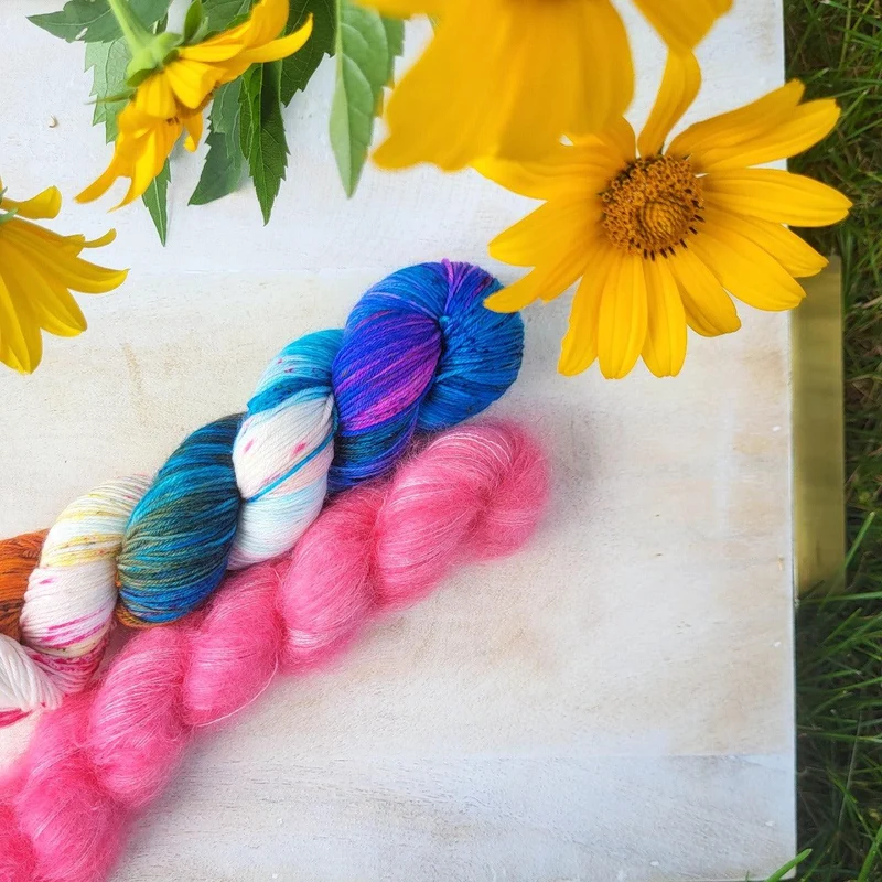 Spring Daisies KNITTING KIT