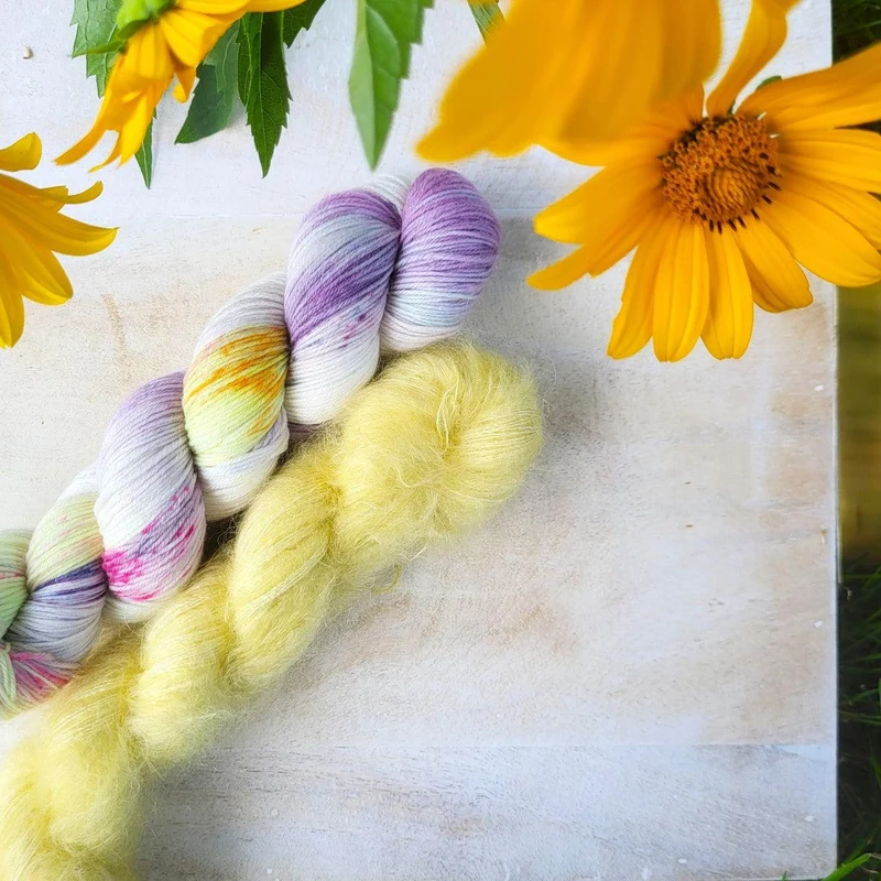 Spring Daisies KNITTING KIT