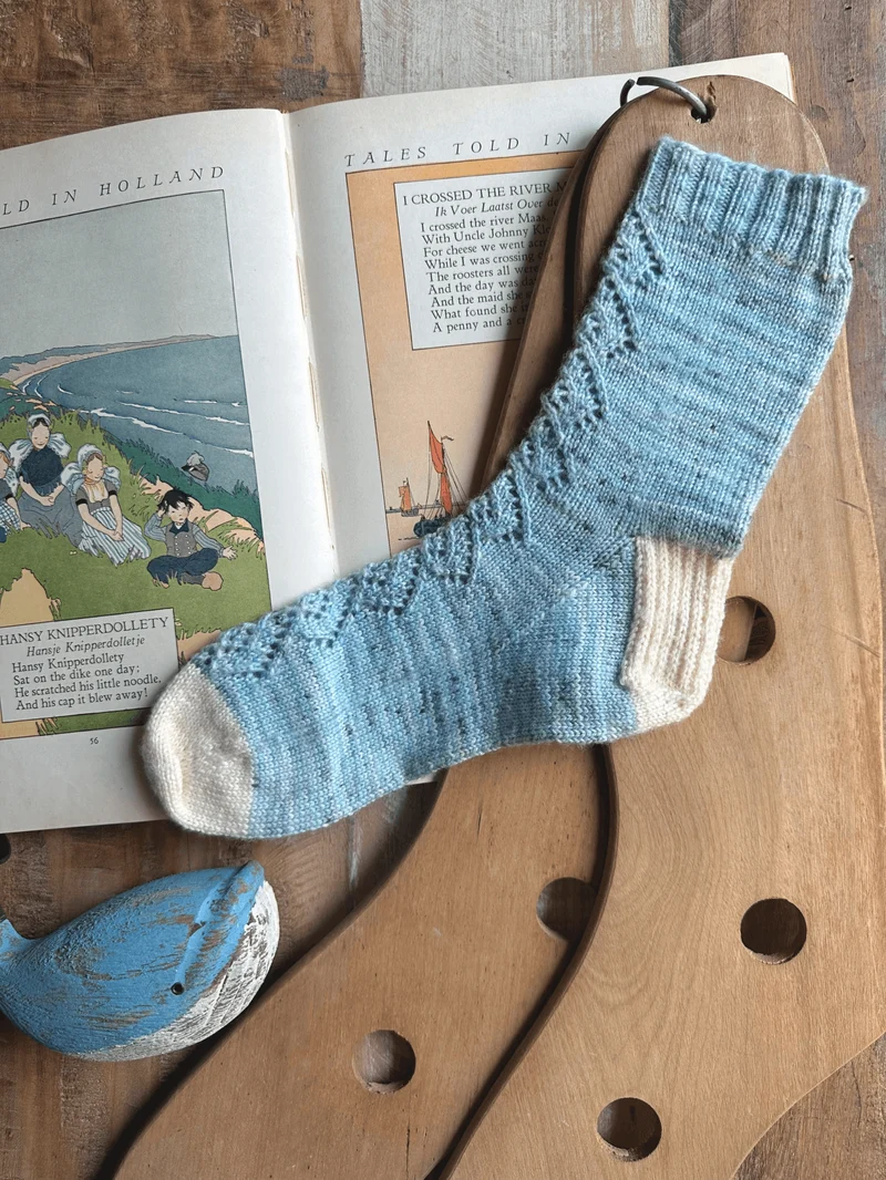 Water Slide Socks - KNITTING PATTERN