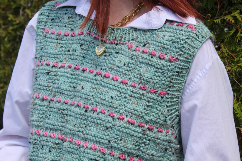 Festive Biscuit Vest - KNITTING PATTERN