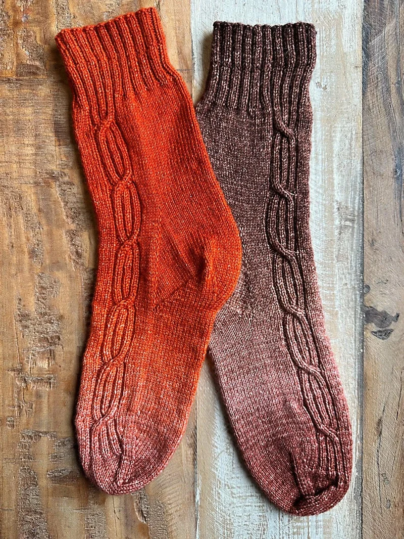 Ribbed and Cabled Gradient socks - KNITTING PATTERN