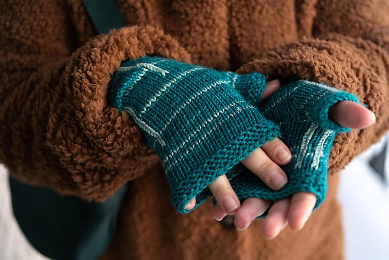 Octothorpe Mittens - KNITTING PATTERN