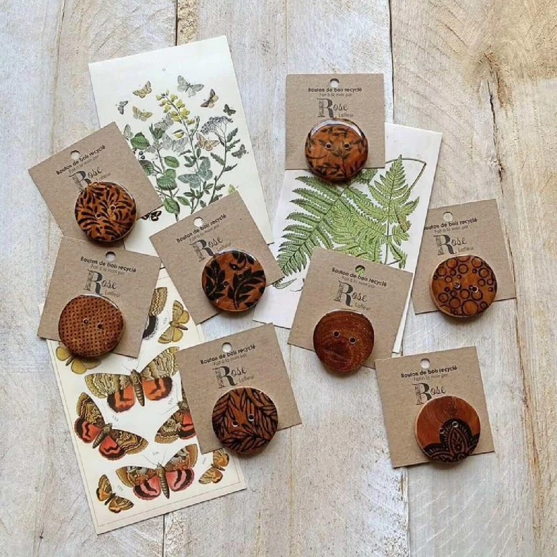 Wood button - Rose Lafleur