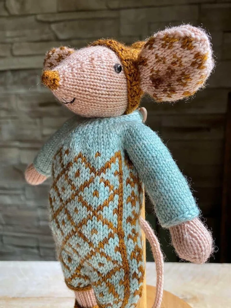 Selbie Mouse Knititng Kit