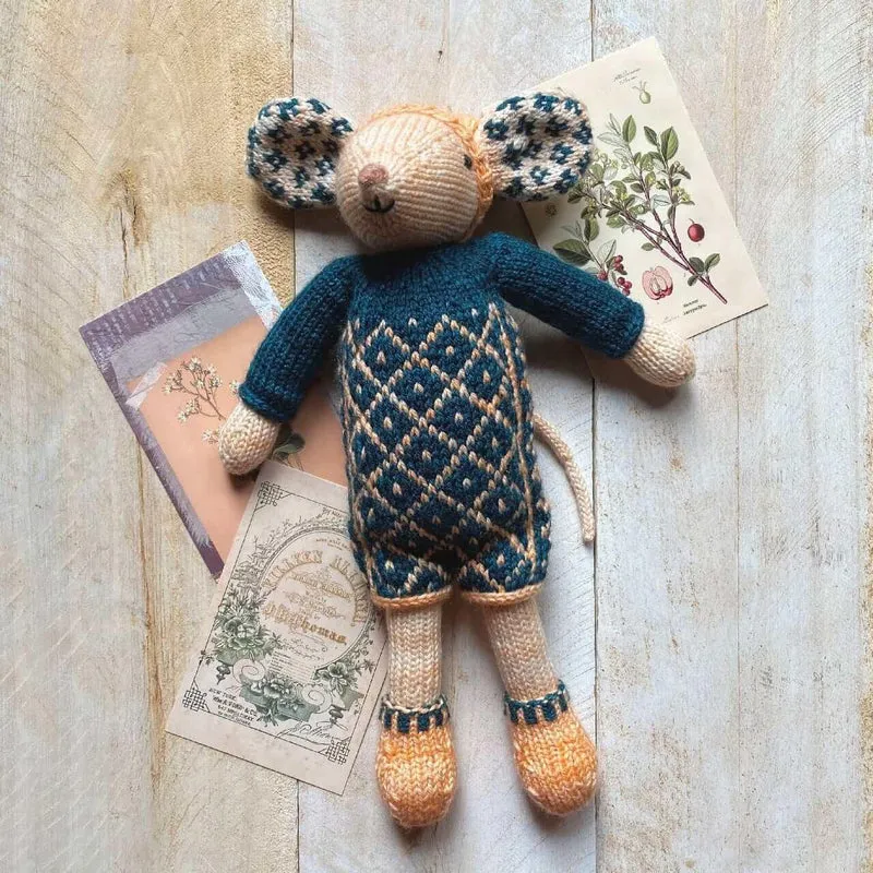 Selbie Mouse Knititng Kit