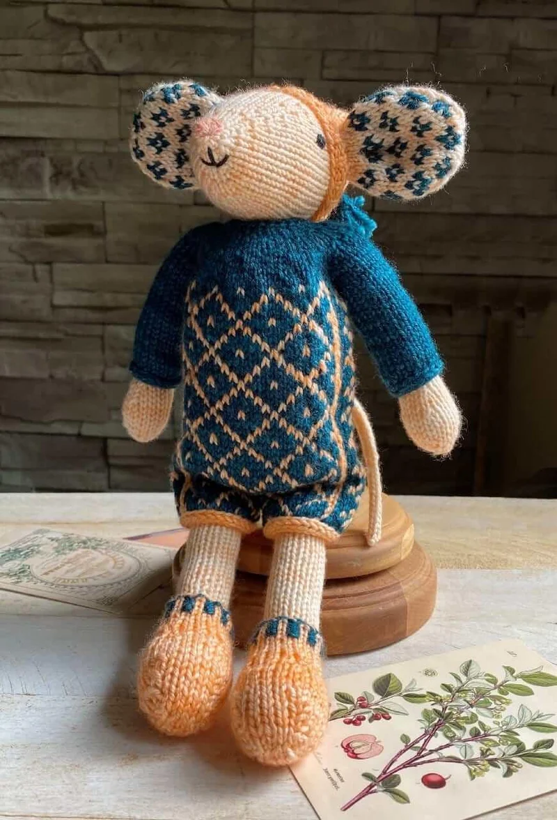 Selbie Mouse Knititng Kit