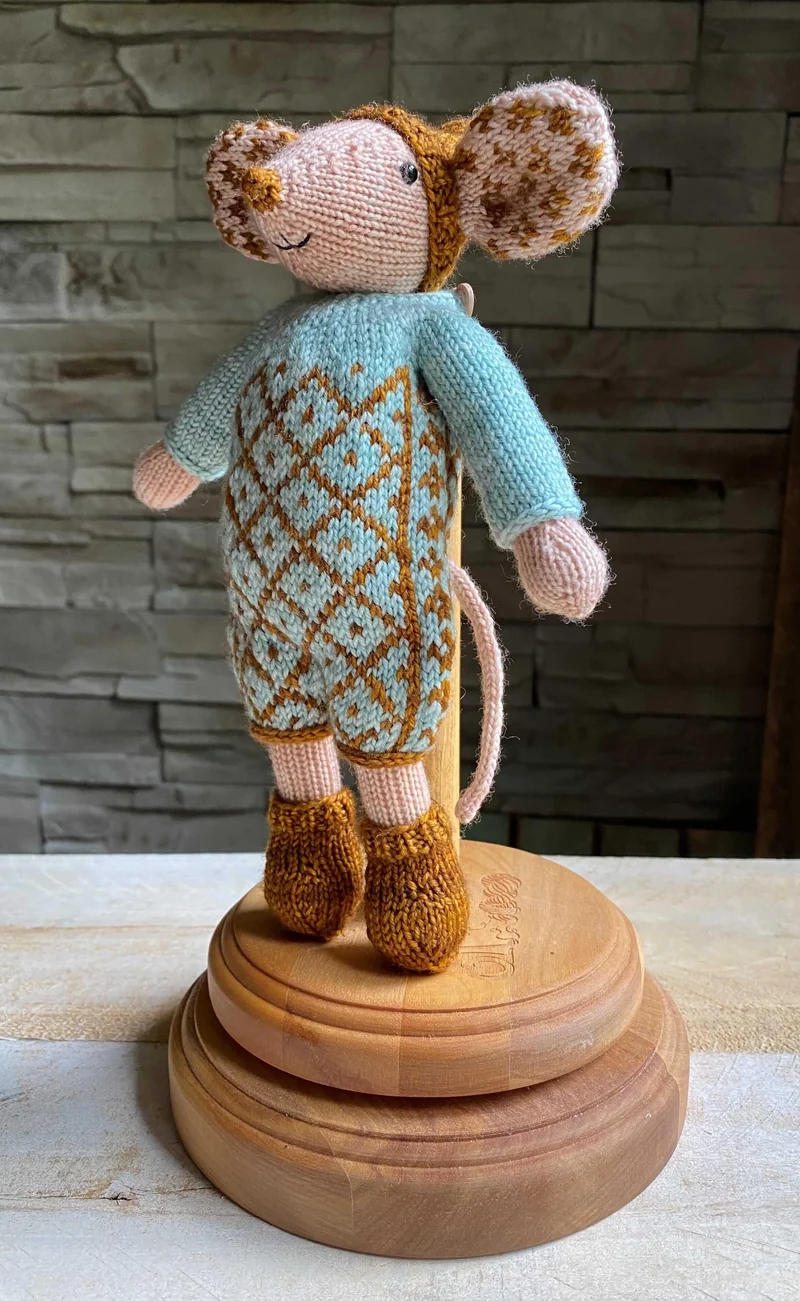 Selbie Mouse Knititng Kit