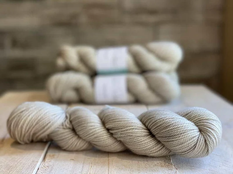 MERINO WORSTED HUMMUS