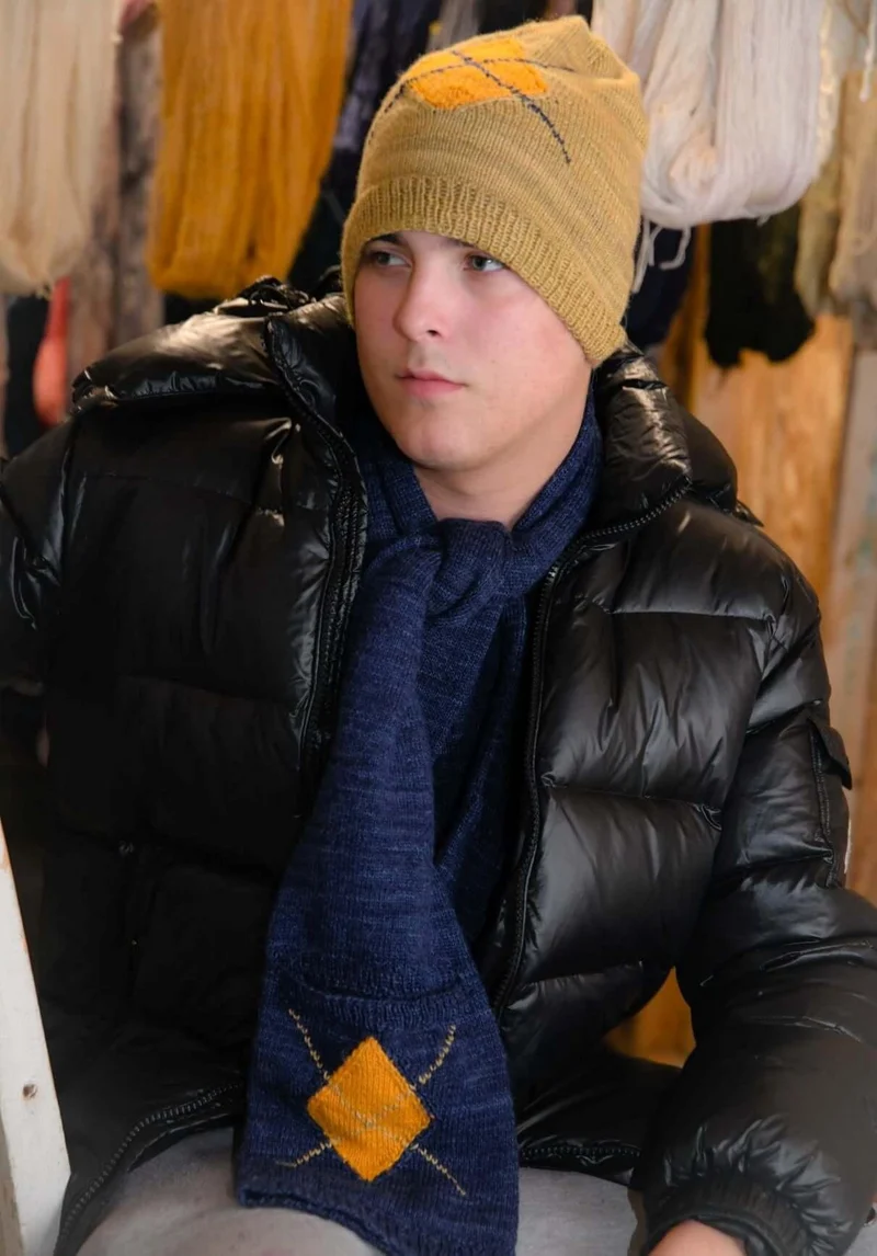 Tournesol Bleu et Blanc Matching Hat & Scarf - Knitting Patterns