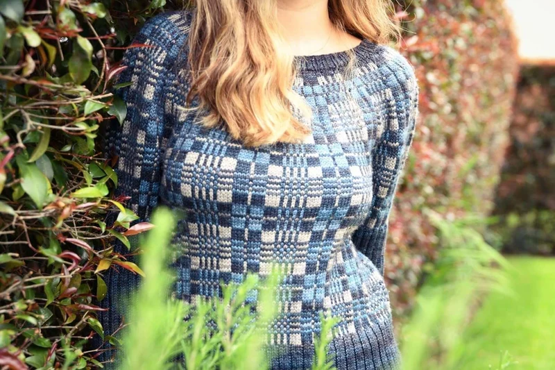 Yoke sweater knitting kit - Inspiration Tartan