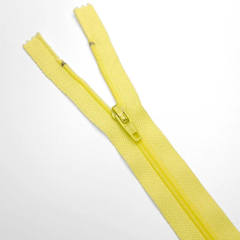 YKK | Fermeture éclair à bout fermé | Spirale | #2 | 6 3/4'' - 17 cm | SS236 - SS247