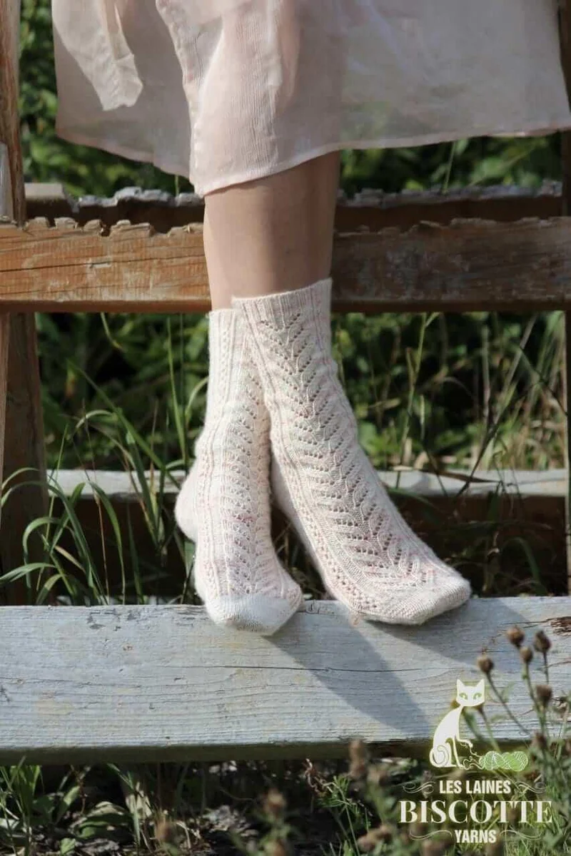 Her Garden's Flowers Free sock pattern