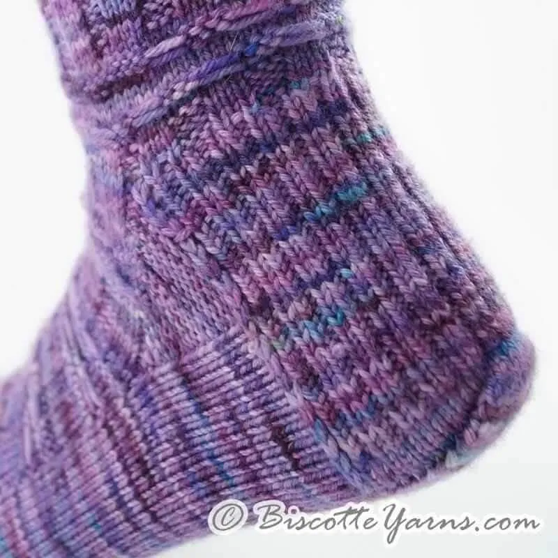 Free Sock Pattern - Dorique socks