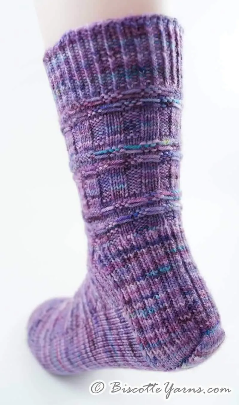 Free Sock Pattern - Dorique socks