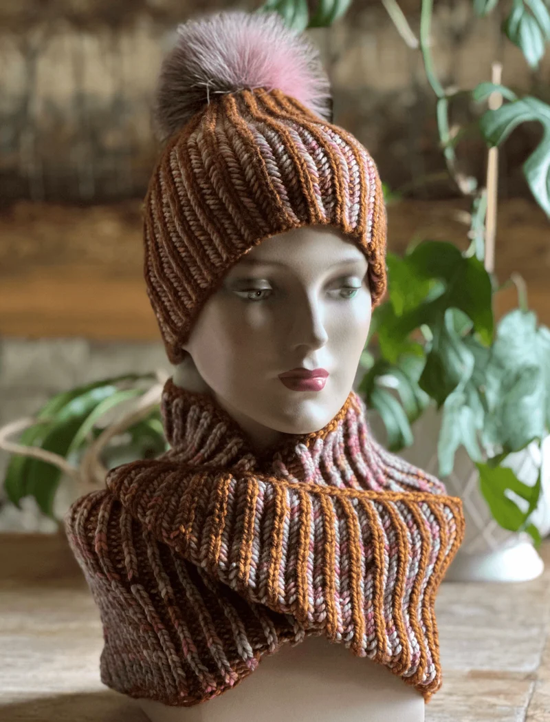 Free knitting pattern to make a hat and a cowl - The Brioche Kit