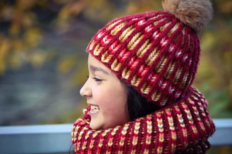 Free knitting pattern to make a hat and a cowl - The Brioche Kit
