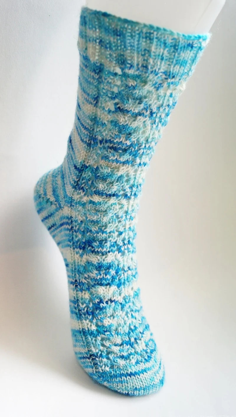 Knitting pattern - The River Cross socks