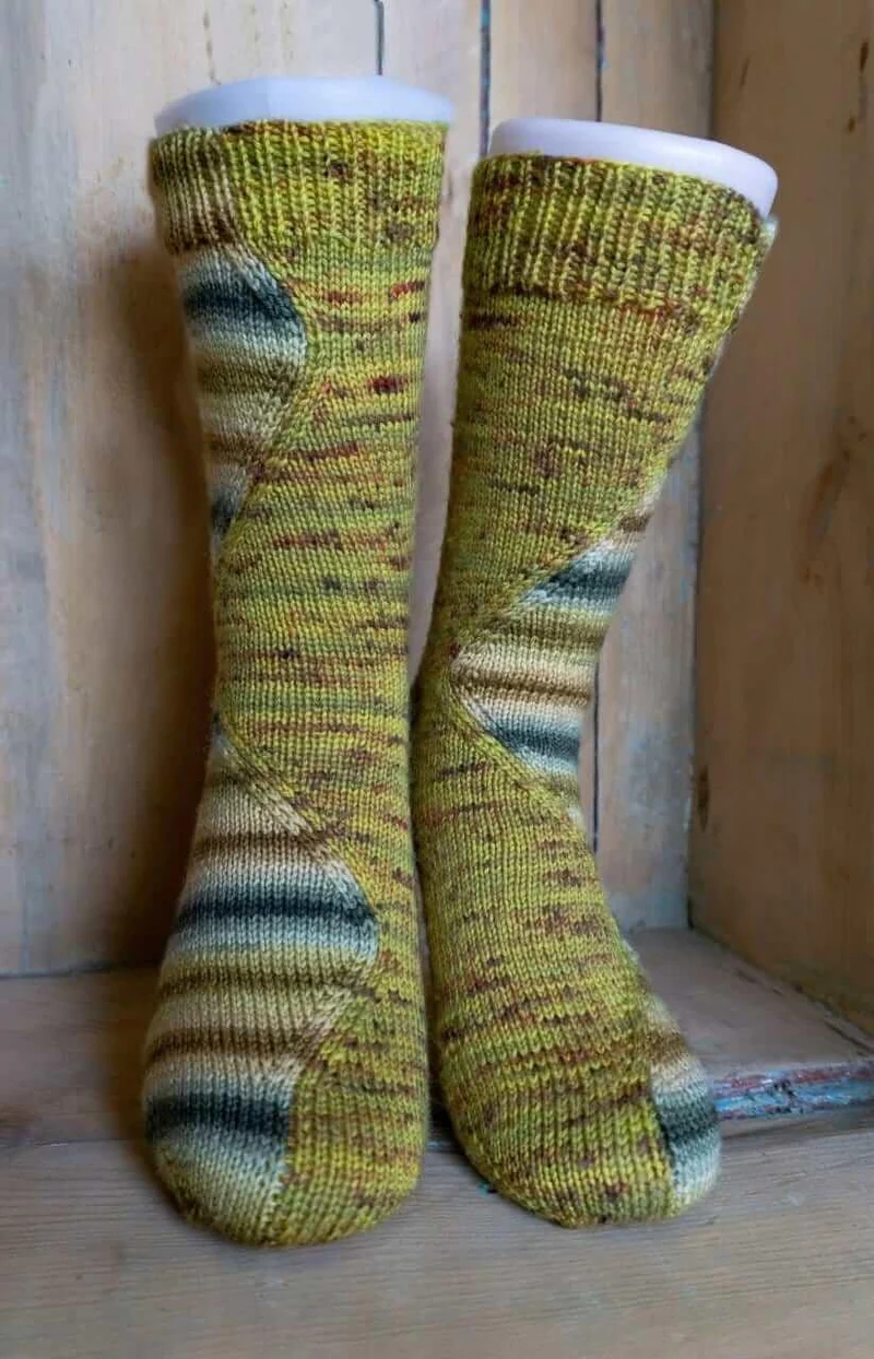 Stitch Surfer Socks FREE PATTERN - Re-edited version