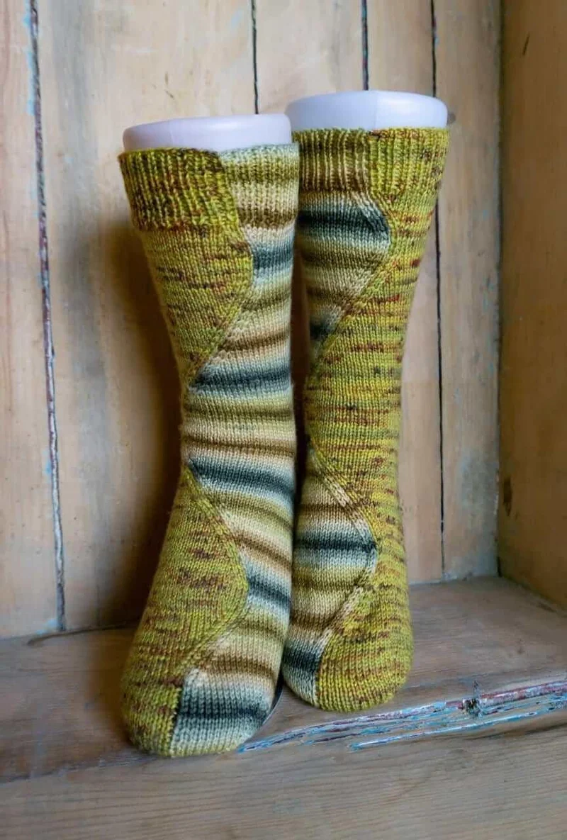 Stitch Surfer Socks FREE PATTERN - Re-edited version