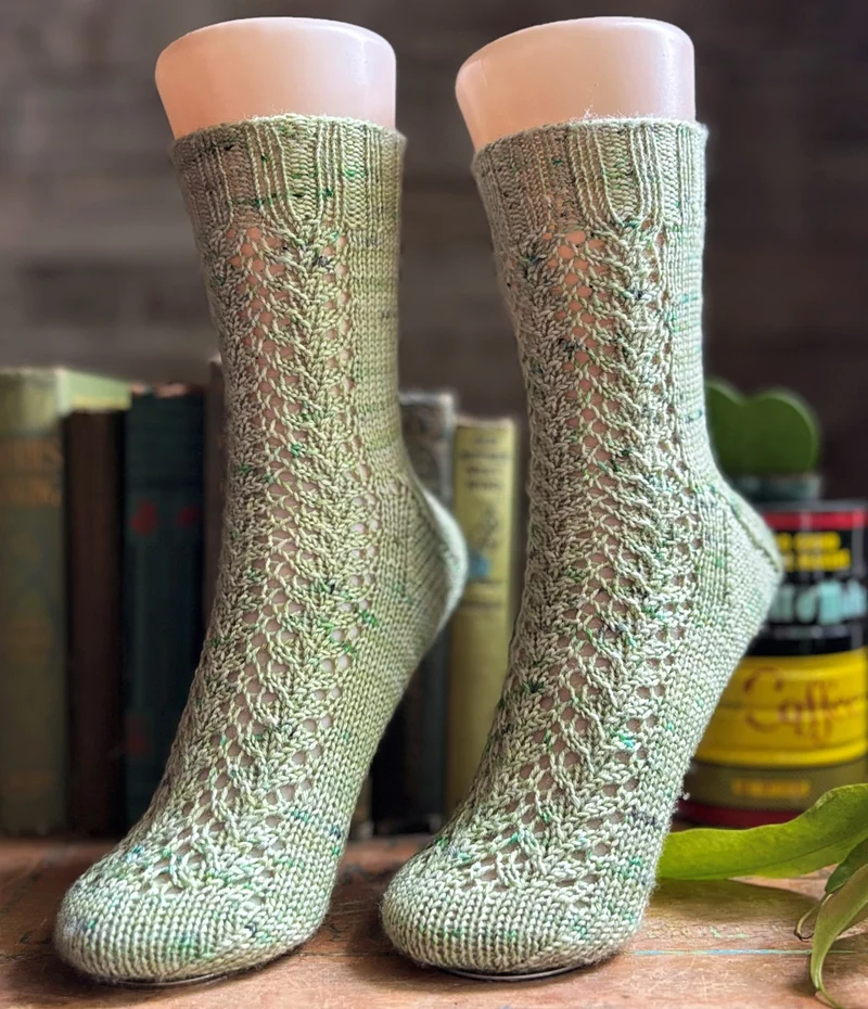 Spring Bloom Socks | Knitting pattern and Optional kits