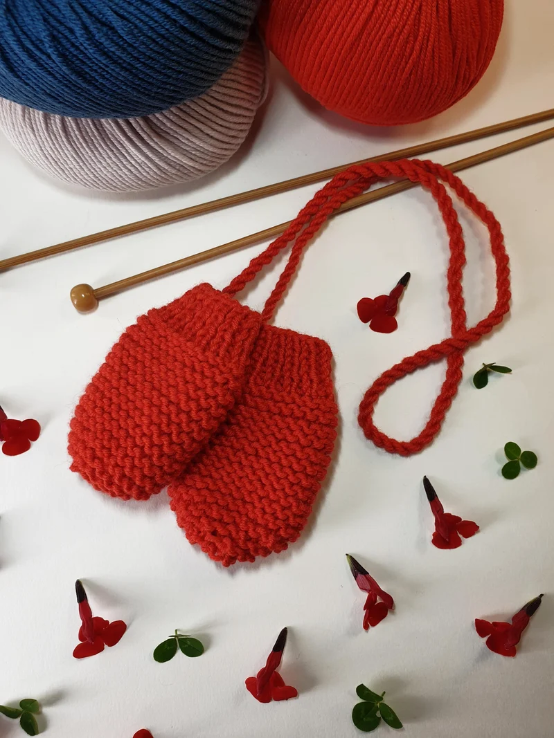 Chaussons et moufles bébé Trefle à tricoter.